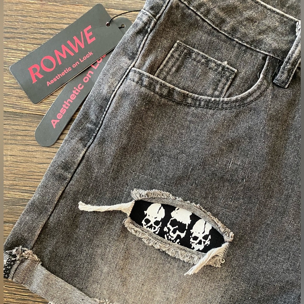NWT Romwe Denim Shorts Women’s L Black Goth Skull Ripped Grunge Gothic Punk Y2K
